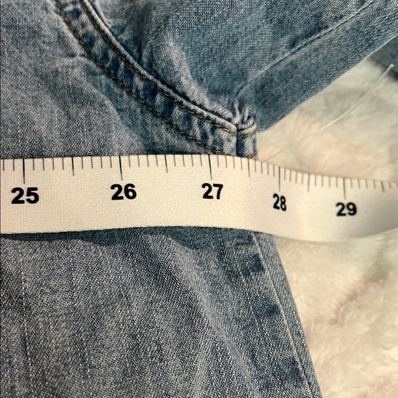 💁‍♀️WOMENS Light Blue Denim Shirt - Picture 7 of 8